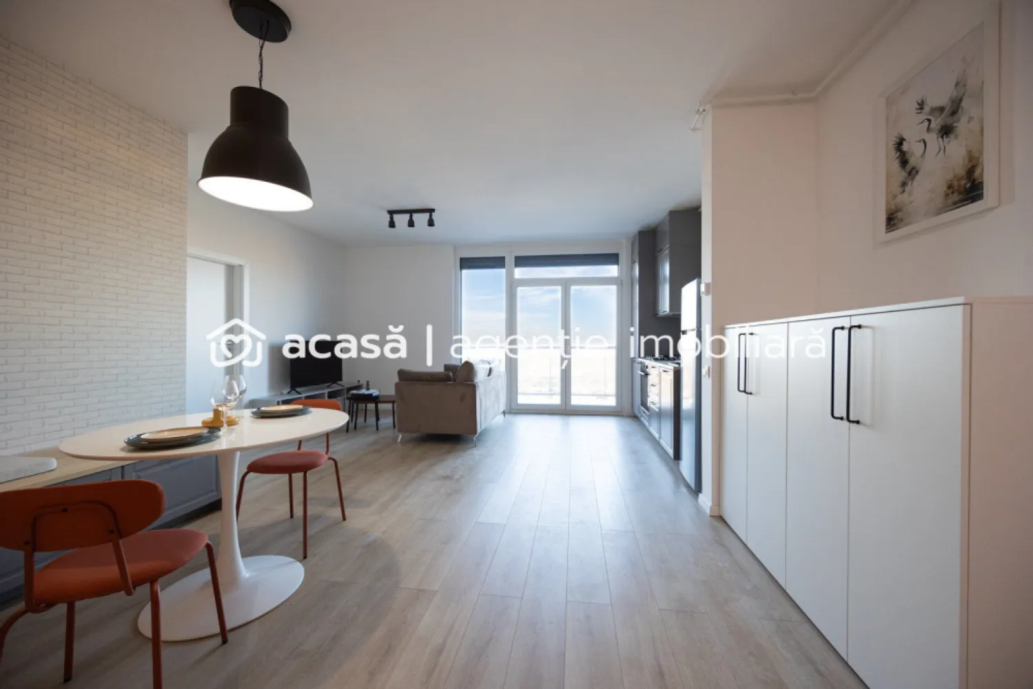 Apartament nou complex ARED City - Direct de la dezvoltator - Descoperă un apartament modern de 52 mp utili, cu balcon de 6 mp, în blocul R38 din complexul rezidențial ARED City, zona IMAR. Apartamentul este compus din: 1 dormitor, o baie, 1 living cu bucătărie open space, un balcon. Dotări premium: ✅ Smart Home – control inteligent ✅ 1 loc de parcare ✅ Complet mobilat Un proiect gândit pentru confort, tehnologie și economie pe termen lung. Preț cu TVA inclus 136.781€ Pentru detalii: Jasmina Uglesits - 0740814770 Consultant imobiliar - Agenția ACASĂ Arad Nu dispui de toată suma? Te ajutăm noi gratuit! Îți obținem oferte de la 16 bănci. Ai o proprietate de vânzare în Arad și vrei să știi cât valorează cu adevărat? Sună-mă pentru o evaluare gratuită, fără obligații. Birou: ACASĂ | Agenție imobiliară Arad Bulevardul Decebal 2, Arad 310133 }}
