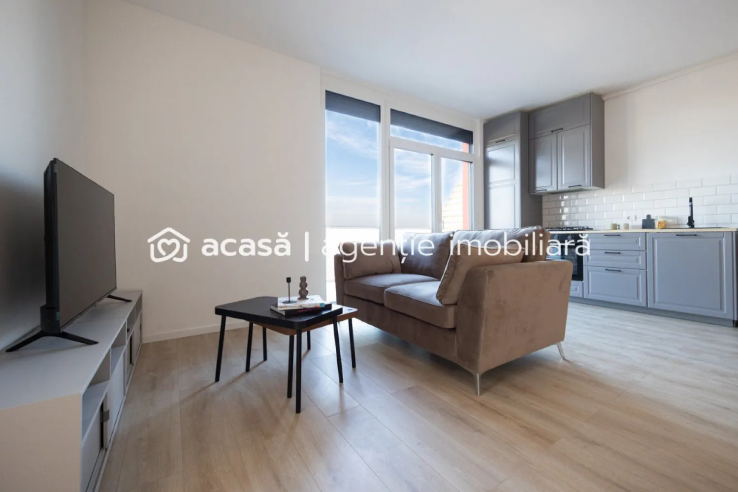 Apartament nou complex ARED City - Direct de la dezvoltator - Descoperă un apartament modern de 52 mp utili, cu balcon de 6 mp, în blocul R38 din complexul rezidențial ARED City, zona IMAR. Apartamentul este compus din: 1 dormitor, o baie, 1 living cu bucătărie open space, un balcon. Dotări premium: ✅ Smart Home – control inteligent ✅ 1 loc de parcare ✅ Complet mobilat Un proiect gândit pentru confort, tehnologie și economie pe termen lung. Preț cu TVA inclus 136.781€ Pentru detalii: Jasmina Uglesits - 0740814770 Consultant imobiliar - Agenția ACASĂ Arad Nu dispui de toată suma? Te ajutăm noi gratuit! Îți obținem oferte de la 16 bănci. Ai o proprietate de vânzare în Arad și vrei să știi cât valorează cu adevărat? Sună-mă pentru o evaluare gratuită, fără obligații. Birou: ACASĂ | Agenție imobiliară Arad Bulevardul Decebal 2, Arad 310133 }}
