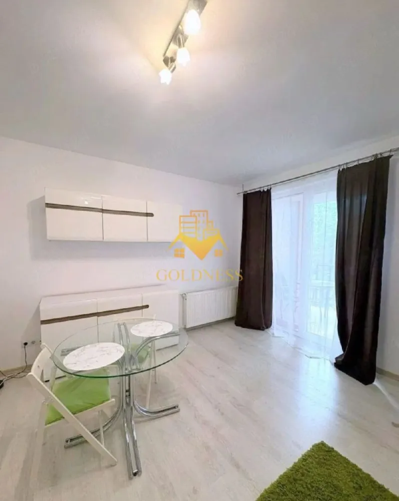 2 camere decomandate, Elite, Cartierul Iris, Zona Auchan - GOLDNESS Imobiliare vă propune spre închiriere un apartament cu 2 camere decomandate complet mobilat și utilat, la etajul 1 într-un imobil de 6 etaje, în Cartierul Iris, Ansamblul Rezidential Elite City.
Se află în apropierea stațiilor de transport în comun, magazine, restaurante, spații verzi, farmacii, etc. 

Apartamentul este compartimentat astfel:
 - dormitor cu pat matrimonial, dressing, noptiere, comoda tv
 - dormitor cu o canapea extensibilă, dressing
 - bucatarie complet utilată și mobilată, loc de servit masa 
 - baie cu cada, calorifer port prosop și dulap pentru depozitare.
 - balcon de 5 mp.

Imobilul este dotat cu toate cele necesare- centrală proprie, frigider, plita, hotă, mașină de spălat haine, etc. 
Dacă sunteți interesați de acest apartament și doriți să îl vizionați, dar și pentru alte oferte nu ezitați să ne contactați telefonic sau prin e-mail. Vă stăm la dispoziție!

Pentru intermediere se percepe un comision de 50% din prețul chiriei!