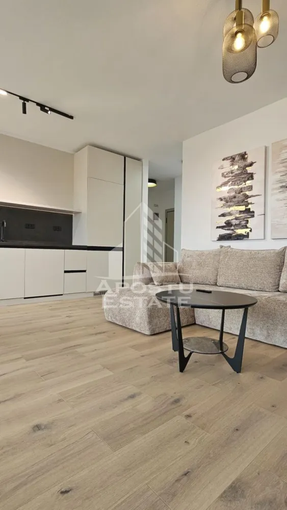 Apartament cu 2 camere de inchiriat, Timisoara zona Circumvalatiunii - Agentia imobiliara APOSTU ESTATE va propune spre inchiriere un apartament cu 2 camere, spatios si luminos, situat in zona Circumvalatiunii, o zona linistita si bine pozitionata din Timisoara, potrivit pentru cupluri,familii, sau studenti care isi doresc o locuinta unde sa se simta confortabil si cu acces facil catre scoli, statii de autobuz, supermarketuri , magazine de zona, parcuri.

Suprafata utila: 55 mp
Compartimentare eficienta:
-Hol de acces generos
-Bucatarie complet mobilata si utilata, cu loc de luat masa
-Living luminos si spatios
-Dormitor mobilat si utilat
-Baie prevazuta cu cada

Confort si facilitati:
-Incalzirea apartamentului: centrala proprie 
-Apartamentul este complet mobilat si utilat
-Apartamentul este mobilat si utilat de catre proprietar
-Apartamentul se afla la prima inchiriere

Localizare:
-Timis,Timisoara, zona Circumvalatiunii – acces facil spre magazine, supermarketul Lidl, scoli, parcuri si mijloace de transport in comun.

Ideal pentru:
-Familii
-Cupluri
-Studenti

Disponibilitate: imediata
Pret chirie lunara: 700 Euro + 70 Euro locul de parcare
Programeaza o vizionare pentru a-ti putea imagina viitorul aici!
ID intern: CP3215363