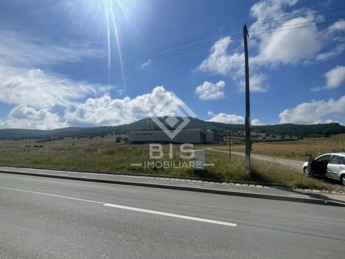 Teren 19.5 Ari, Unirea – Zona Teraplast Arena - Vă prezentăm o oportunitate rară de achiziție pe piața imobiliară din Bistrița! Un teren ideal pentru dezvoltare comercială sau rezidențială, situat într-o zonă cu expansiune rapidă și vizibilitate maximă.
📌 Caracteristici Principale:
Suprafață: 1950 mp , intravilan
Localizare: Unirea, poziționat excelent la strada principală
Punct de reper: Vis-a-vis de Teraplast Arena