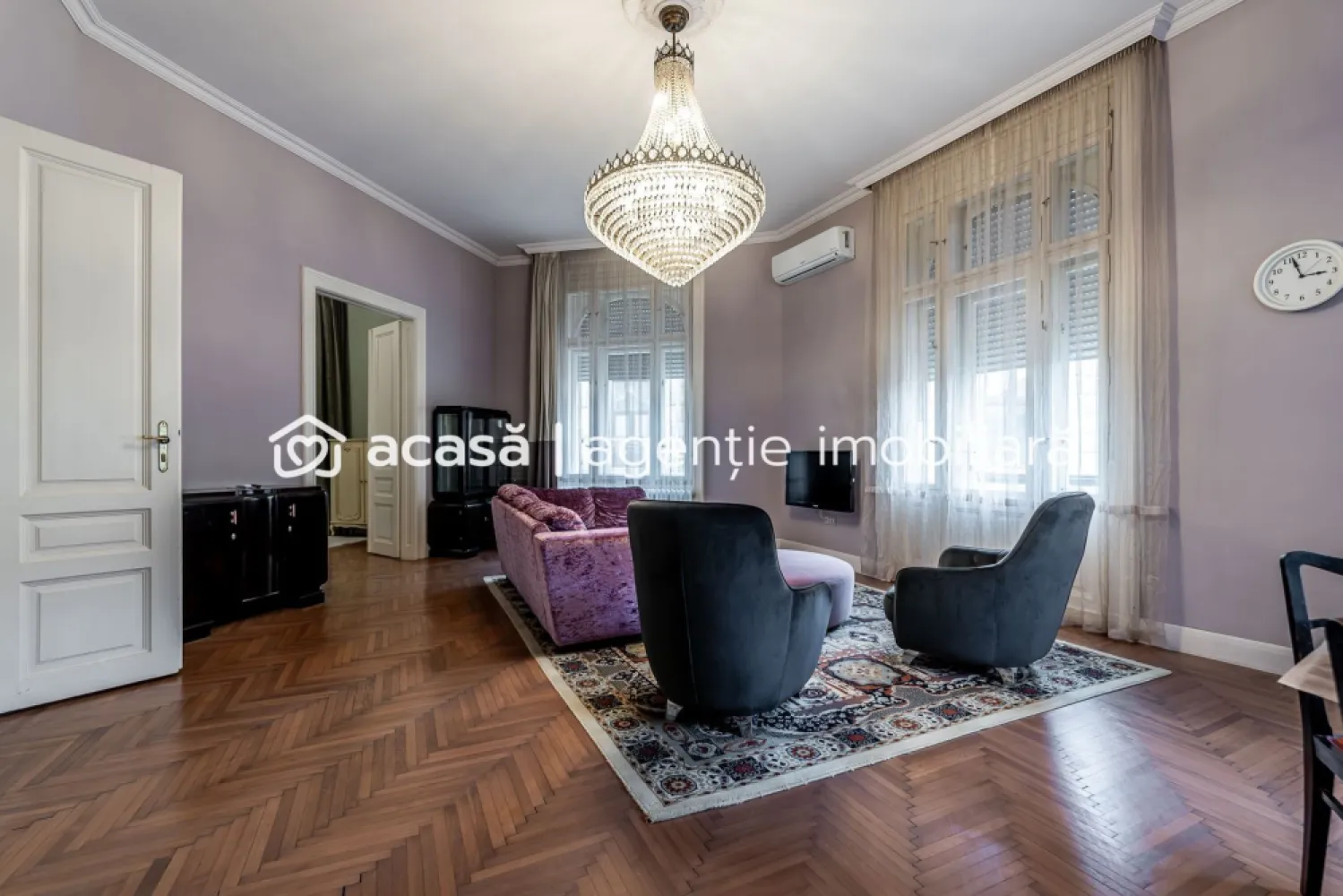 Apartament spatios cu 3 camere de LUX pe Metianu Comision 0 - Comision 0% Descoperă eleganța și rafinamentul într-un apartament spectaculos, situat la etajul 1, cu o compartimentare inteligentă și finisaje premium. 🏡 Detalii care fac diferența: ✔️ 3 camere spațioase, luminoase și moderne ✔️ 2 băi ✔️ Centrală proprie pe gaz – confort și eficiență energetică ✔️ Terasă generoasă, ideală pentru relaxare sau seri elegante ✔️ Suprafață utilă: 145 mp – un spațiu rar întâlnit în oraș 📍 Localizare excelentă pe strada Metianu, într-o zonă liniștită și accesibilă, aproape de principalele puncte de interes. Un apartament de lux, creat pentru cei care apreciază calitatea și confortul absolut. 📞 Pentru detalii și programarea unei vizionări: Blaga Flavius – 0754467525 Consultant imobiliar acreditat APAIR (Asociația Profesională a Agenților Imobiliari din România) Nu dispui de toată suma? Te ajutăm noi gratuit! Îți obținem oferte de la 16 bănci. Ai o proprietate de vânzare în Arad și vrei să știi cât valorează cu adevărat? Birou: ACASĂ | Agenție imobiliară Arad Adresă: Bulevardul Decebal 2, Arad 310133 }}