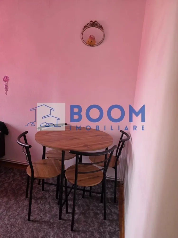 Apartament 2 camere decomandat | Nord, Râmnicu Vâlcea | etaj 4 - BOOM Imobiliare va propune spre vanzare Apartament cu 2 camere decomandat de vânzare în zona Nord din Râmnicu Vâlcea, cu 27,88 mp utili și poziționare la etajul 4, potrivit pentru locuire sau utilizare eficientă în oraș.

Detalii proprietate:
• Suprafață utilă: 27,88 mp
• Apartament cu 2 camere, compartimentare decomandată
• Etaj 4
• An construcție: 1972
• Apartament disponibil pentru vânzare

Zonă și acces:
Proprietatea este amplasată în zona Nord, în apropiere de Spitalul Județean, Liceul Sanitar, Liceul Energetic, grădiniță, teren de joacă și supermarketuri, cu acces facil la punctele de interes urban din Râmnicu Vâlcea.

Pentru detalii suplimentare și programarea unei vizionări, contactați echipa MAAC Imobiliare și menționați Cod anunț CP3195674