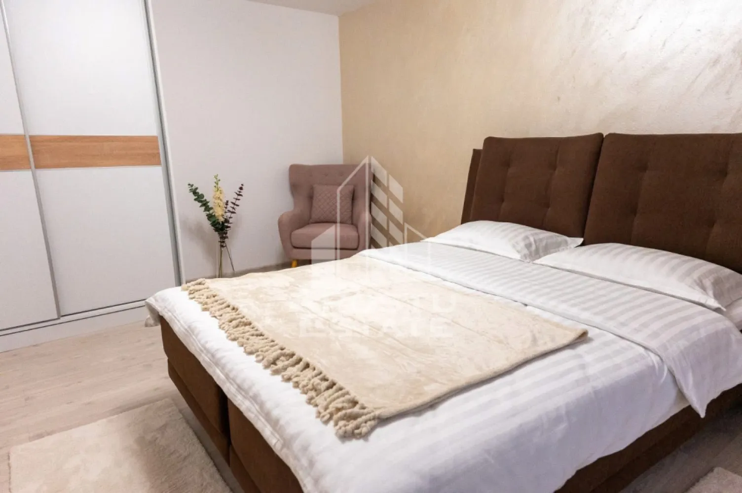 Apartament 2 camere, centrala proprie, petfriendly, zona Fratelia