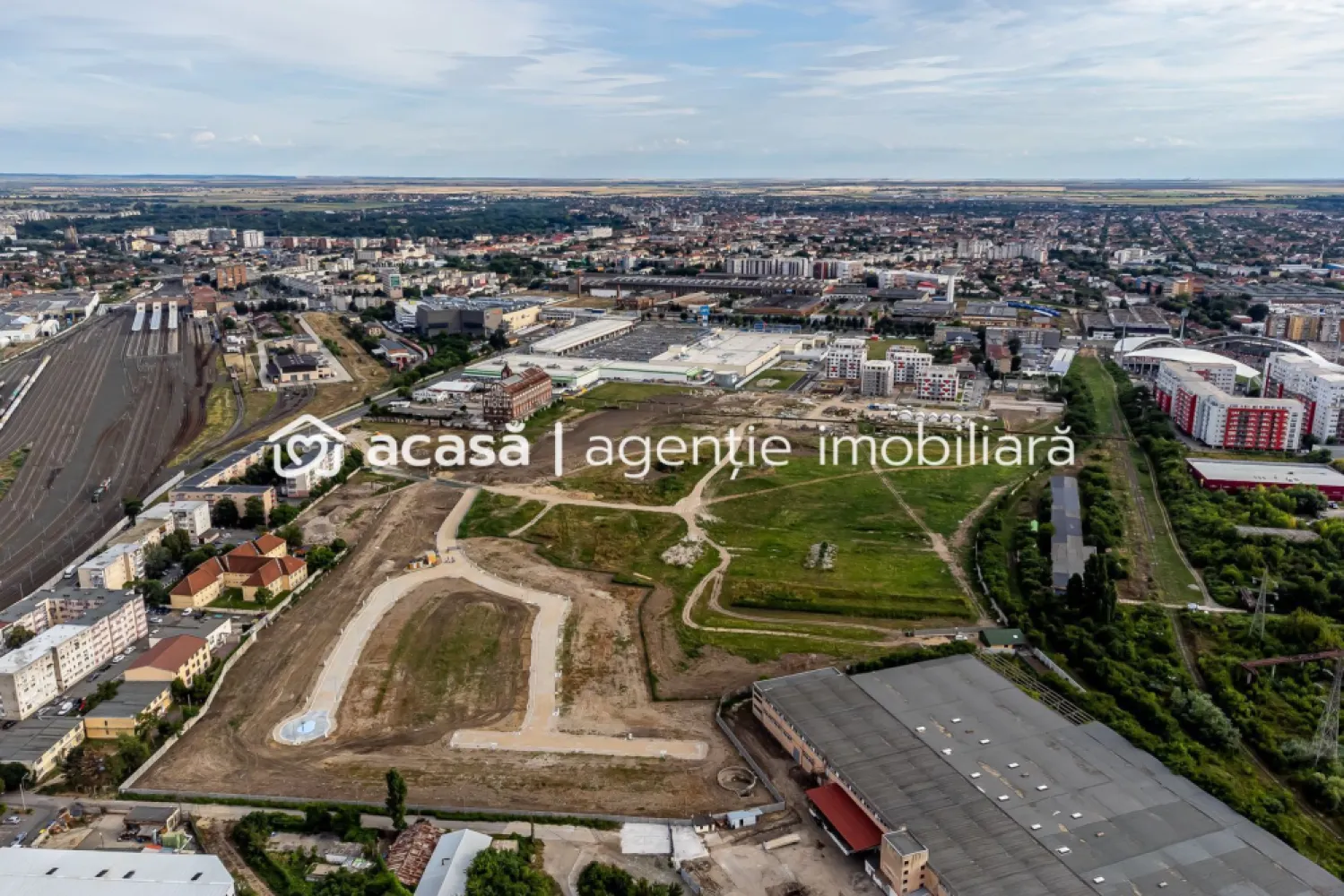 Parcele ARED - in inima Aradului - direct de la dezvoltator - 🔔 Ultimele parcele de teren ARED - în inima orașului! Comision 0% - direct de la dezvoltator ↔️: intrarea în cartierul securizat se va face atât de pe Calea Aurel Vlaicu, cât și de pe 6 Vânători 💡: toate utilitățile în fața terenului Prețuri pornind de la 60.571€ + TVA La 5 minute de mers pe jos găsim: - AFI Arad: Carrefour, Burger King, Starbucks, etc. - Atrium Mall - Mc Donald’s - Lidl - mijloace de transport în comun, autogara, gara - Arena Francisc Neuman - parc 1,6 ha cu terenuri multisport, amfiteatru, zone de relaxare, cafenele, pieste de alergat și multe locuri de joacă *Prețul afișat al parcelei este pentru plata pe loc a acesteia.* ☎️: Contactează-mă la 0755 274 519 - Daniel Hord - Consultant ARED - Birou Central pentru a beneficia de ultimele parcele de teren rămase și nu rata șansa de a-ți construi casa visurilor tale în cel mai frumos cartier al Aradului. Nu dispui de toată suma? Te ajutăm noi gratuit! Îți obținem oferte de la 16 bănci Ai o proprietate de vânzare în Arad și vrei să știi cât valorează cu adevărat? Sună-mă pentru o evaluare GRATUITĂ! Birou: ACASĂ | Agenție imobiliară Arad Adresă: Bulevardul Decebal 2, Arad 310133 }}