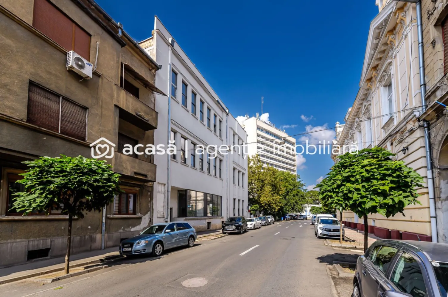 Clădire ultracentrală de vânzare Bulevardul Decebal Comision 0 - Comision 0% Vă prezint în exclusivitate o oportunitate rară de achiziție a unei clădiri emblematice, situată pe cea mai bună și mai căutată arteră din Arad – Bulevardul Decebal. ✔ Regim de înălțime: demisol + parter + etaj 1 și 2 ✔ Suprafață total construită: 1.900 mp ✔ Exterior complet renovat: fațadă și acoperiș tip terasă refăcute integral ✔ Interior open space – doar stâlpi și grinzi de susținere, ușor adaptabil oricărui tip de proiect ✔ Flexibilitate maximă pentru recompartimentare și personalizare Această proprietate reprezintă o valoare de investiție unică, potrivită pentru: • Sediu de firmă sau instituție • Centru de birouri moderne • Clinici medicale, centre educaționale • Spații comerciale premium Locația face diferența: poziționarea ultracentrală, pe cel mai valoros bulevard al Aradului, garantează vizibilitate maximă, prestigiu și acces facil. 📍 O clădire care poate deveni fundamentul unui business de succes, exact în inima orașului. 📞 Pentru detalii și programarea unei vizionări: Blaga Flavius – 0754467525 Consultant imobiliar acreditat APAIR (Asociația Profesională a Agenților Imobiliari din România) Nu dispui de toată suma? Te ajutăm noi gratuit! Îți obținem oferte de la 16 bănci. Ai o proprietate de vânzare în Arad și vrei să știi cât valorează cu adevărat? Birou: ACASĂ | Agenție imobiliară Arad Adresă: Bulevardul Decebal 2, Arad 310133 }}