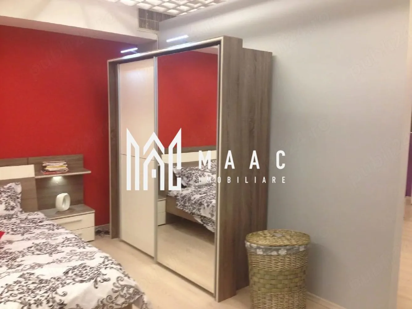 Apartament 2 camere decomandat | Turnișor, Sibiu | terasă, parcare - Apartament de închiriat în Sibiu, zona Turnișor, cu 2 camere decomandate, 54 mp utili și terasă, potrivit pentru mutare imediată într-un imobil construit în 2018.

Detalii proprietate:
• Suprafață utilă: 54 mp
• Compartimentare: living, dormitor dotate și cu televizor și bucătărie separată,toate cu ieșie pe terasă, baie, cu cadă, hol cu pantofar 
• Etaj 2 din 4
• An construcție: 2018
• Finisat modern, complet mobilat și utilat
• 1 baie, 1 bucătărie și 1 loc de parcare
• Disponibil imediat

Turnișor oferă acces rapid către Aeroportul Sibiu, Zona Industrială Vest și centrul orașului. În apropiere se ajunge ușor la magazine, farmacii și mijloace de transport, iar amplasarea într-o zonă liniștită îl face potrivit pentru locuire de zi cu zi.

Disponibil pentru închiriere fără animale de companie, fără subînchiriere și fără regim hotelier. 

Cod anunț CP3216186. Contactați-ne pentru o vizionare.

Conținut optimizat cu AI, aprobat de agent uman.