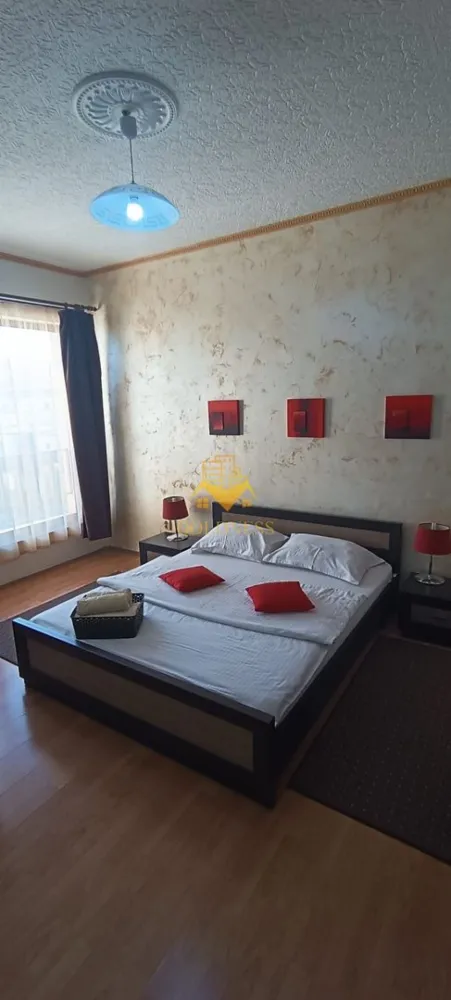 1 camera, Modern, Pet Friendly, Parcare, Profi, Borhanci - GOLDNESS Imobiliare vă propune spre închiriere un apartament cu o camera, complet mobilat și utilat, situat la etajul 1intr o casa cu 2 etaje, în Cartierul Borhanci. Se accepta pisici si caini de talie mica! Dispune de loc de parcare! Se află în apropierea stațiilor de transport în comun, magazine, restaurante, spații verzi, farmacii, etc. Apartamentul este compartimentat astfel: - dormitor cu pat matrimonial, dulap, noptiere, birou - bucatarie complet utilată și mobilată, loc de servit masa, masina de spalat haine - baie cu dus, calorifer port prosop și dulap pentru depozitare. Imobilul este dotat cu toate cele necesare- centrală proprie, frigider, plita, hotă, mașină de spălat haine, televizor, etc. Dacă sunteți interesați de acest apartament și doriți să îl vizionați, dar și pentru alte oferte nu ezitați să ne contactați telefonic sau prin e-mail. Vă stăm la dispoziție! Pentru intermediere se percepe un comision de 50% din prețul chiriei! }}
