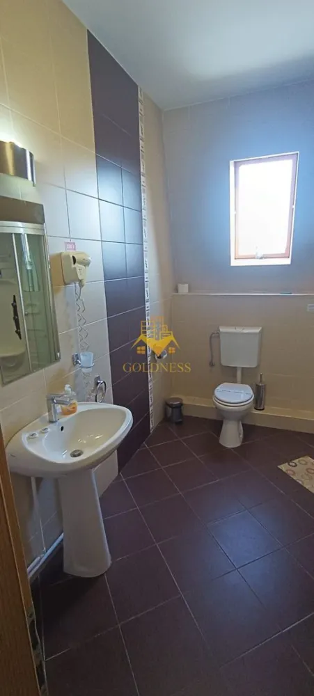 1 camera, Modern, Pet Friendly, Parcare, Profi, Borhanci - GOLDNESS Imobiliare vă propune spre închiriere un apartament cu o camera, complet mobilat și utilat, situat la etajul 1intr o casa cu 2 etaje, în Cartierul Borhanci. Se accepta pisici si caini de talie mica! Dispune de loc de parcare! Se află în apropierea stațiilor de transport în comun, magazine, restaurante, spații verzi, farmacii, etc. Apartamentul este compartimentat astfel: - dormitor cu pat matrimonial, dulap, noptiere, birou - bucatarie complet utilată și mobilată, loc de servit masa, masina de spalat haine - baie cu dus, calorifer port prosop și dulap pentru depozitare. Imobilul este dotat cu toate cele necesare- centrală proprie, frigider, plita, hotă, mașină de spălat haine, televizor, etc. Dacă sunteți interesați de acest apartament și doriți să îl vizionați, dar și pentru alte oferte nu ezitați să ne contactați telefonic sau prin e-mail. Vă stăm la dispoziție! Pentru intermediere se percepe un comision de 50% din prețul chiriei! }}