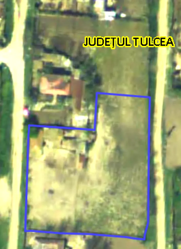 Oportunitate de investiție! - De vânzare teren intravilan cu o suprafață de 2200 mp, în Valea Nucarilor județul Tulcea. Deschidere la două străzi, împrejmuit cu gard pe ambele laturi, actele la zi.Preț 15500 E, negociabil!
