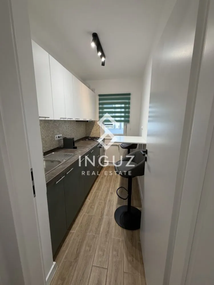 De închiriat – garsonieră complet renovată | Zona Mihai Bravu – Baba N - De închiriat – garsonieră complet renovată | Zona Mihai Bravu – Baba Novac (Sector 3) Oferim spre închiriere o garsonieră modernă, complet mobilată și utilată, aflată la prima închiriere după renovare totală. Ideală pentru o persoană sau un cuplu care caută confort și acces rapid la transport. Detalii proprietate: Garsonieră Complet mobilată și utilată (totul nou) Prima închiriere Renovată complet Aer condiționat Instant pentru apă caldă (suplimentar) Etaj 7 Localizare: Zona Mihai Bravu – Baba Novac, Sector 3 2 minute până la stații de tramvai și autobuz 5 minute până la metrou Dristor Alte informații: An construcție: 1977 – 1990 Preț: 490 € / lună Comision: 50% }}