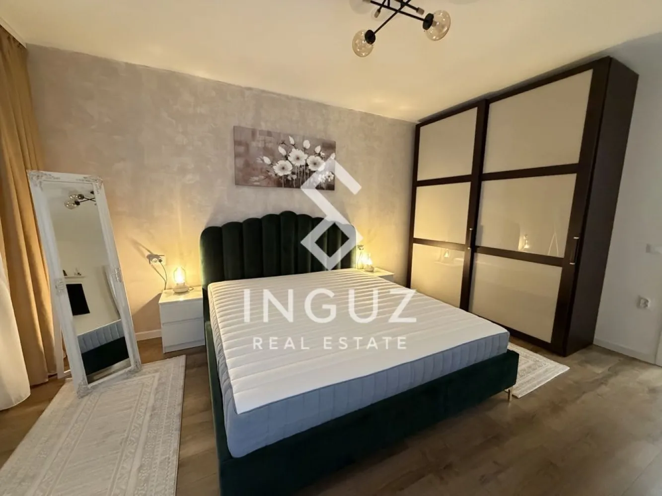 De închiriat – garsonieră complet renovată | Zona Mihai Bravu – Baba N - De închiriat – garsonieră complet renovată | Zona Mihai Bravu – Baba Novac (Sector 3) Oferim spre închiriere o garsonieră modernă, complet mobilată și utilată, aflată la prima închiriere după renovare totală. Ideală pentru o persoană sau un cuplu care caută confort și acces rapid la transport. Detalii proprietate: Garsonieră Complet mobilată și utilată (totul nou) Prima închiriere Renovată complet Aer condiționat Instant pentru apă caldă (suplimentar) Etaj 7 Localizare: Zona Mihai Bravu – Baba Novac, Sector 3 2 minute până la stații de tramvai și autobuz 5 minute până la metrou Dristor Alte informații: An construcție: 1977 – 1990 Preț: 490 € / lună Comision: 50% }}