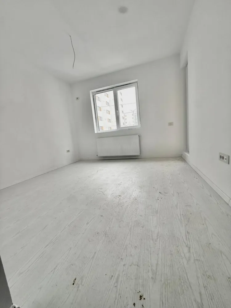 Garsoniera cartier Militari Residence- mutare imediata!! - TVA INCLUS !! Vă prezentăm o garsonieră deosebită, situată în cartierul Militari Residence, într-un bloc modern cu regim de înălțime P+6, poziționat strategic pentru a vă oferi confort și accesibilitate. Detalii proprietate: - Tip: Garsonieră - Etaj: 1 - Finalizata - mutare imediata !! - Locație: Militari Residence Avantaje: - Bloc nou, construit cu materiale de calitate, garantând un standard ridicat de confort. - Poziție excelentă, în imediata apropiere a mijloacelor de transport în comun, pentru o deplasare facilă către orice zonă a orașului. - Acces rapid la instituții educaționale (școli publice), centre comerciale, supermarketuri și mall-uri. - Zonă liniștită, ideală pentru locuit sau investiție. Acum este momentul să achiziționați locuința visurilor dumneavoastră! Contactați-ne pentru mai multe detalii și programarea unei vizionări. }}