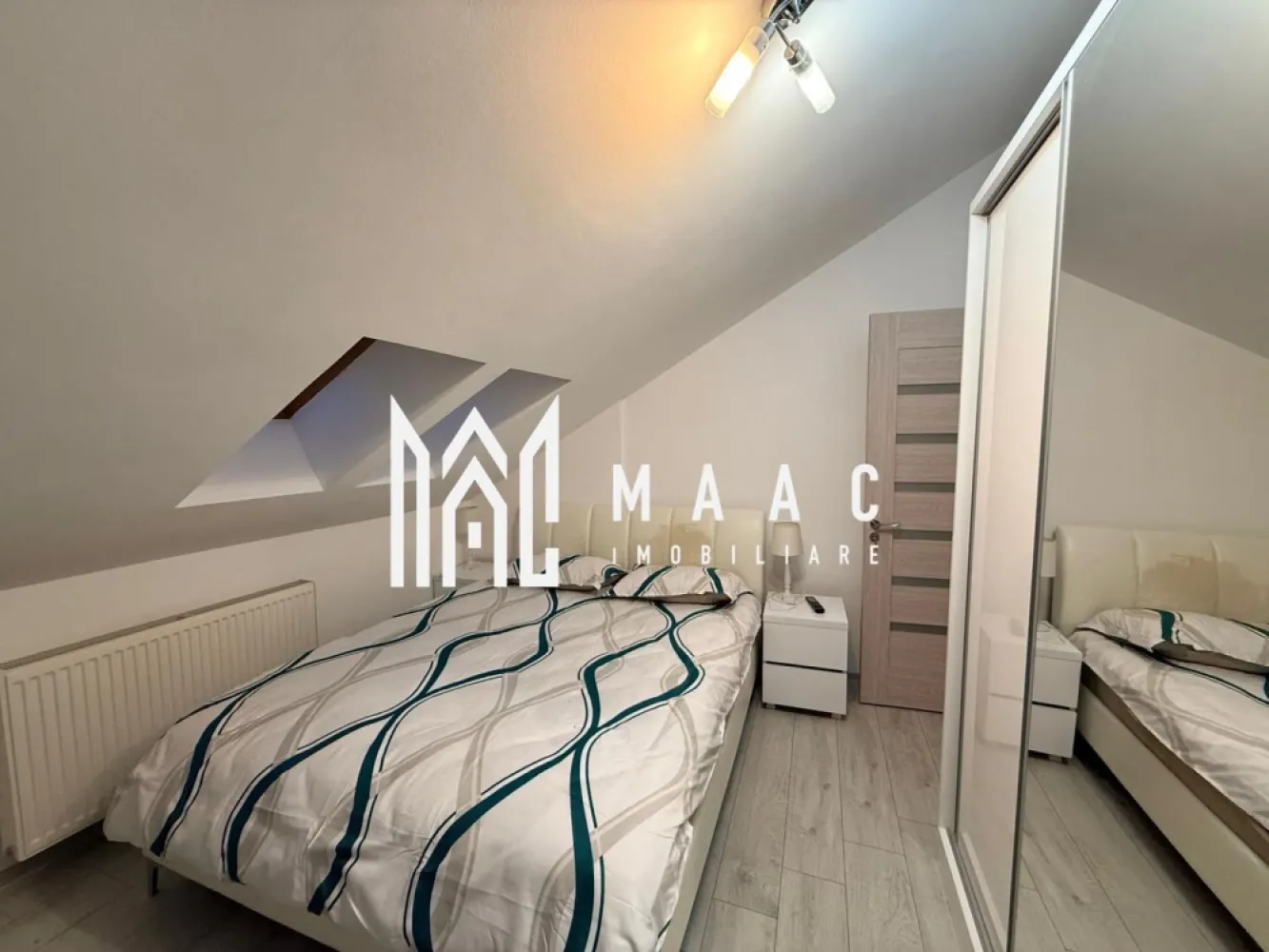 Apartament 2 camere | Decomandat I 2 balcoane I Turnișor - MAAC Imobiliare vă propune spre închiriere un apartament de 2 camere, situat în zona Turnișor. Locuinta este decomandata si cuprinde: hol de acces, bucatarie cu iesire in balcon, living, dormitor cu balcon, baie cu dus. Se preda mobilat/utilat. Nu sunt acceptate animale de companie. Se percepe garantie in cuantumul unei chirii lunare. Disponibilitate: 15 Ianuarie 2026. Pentru mai multe detalii precizati telefonic ca ati vazut anuntul cu ID: CP2817126 }}