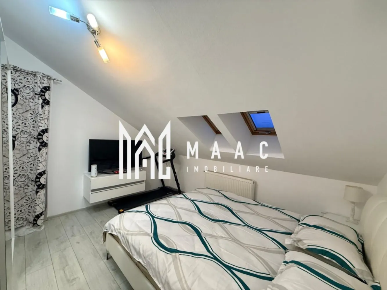Apartament 2 camere | Decomandat I 2 balcoane I Turnișor - MAAC Imobiliare vă propune spre închiriere un apartament de 2 camere, situat în zona Turnișor. Locuinta este decomandata si cuprinde: hol de acces, bucatarie cu iesire in balcon, living, dormitor cu balcon, baie cu dus. Se preda mobilat/utilat. Nu sunt acceptate animale de companie. Se percepe garantie in cuantumul unei chirii lunare. Disponibilitate: 15 Ianuarie 2026. Pentru mai multe detalii precizati telefonic ca ati vazut anuntul cu ID: CP2817126 }}