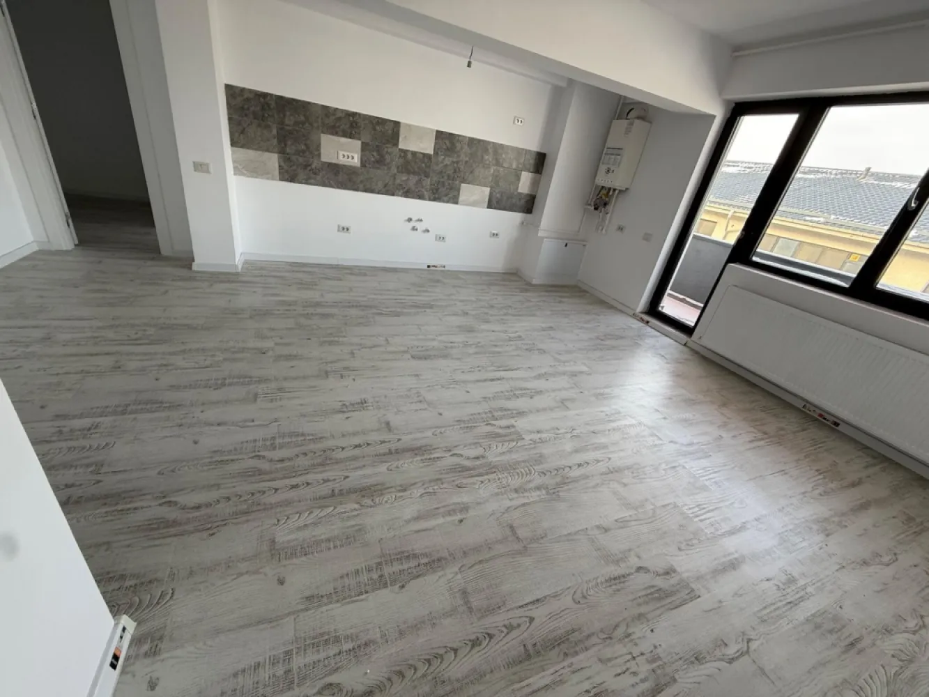 Apartament 2 camere Militari - drumul Osiei - metrou - COMISION 0% Oferta de vanzare apartament cu 2 camere situat pe drumul Osiei, foarte aproape de metrou. Apartamentul este complet finisat, situat la etajul 6. Detalii suplimentare la numarul de telefon din anunt. }}