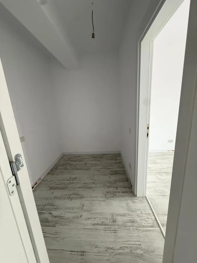 Apartament 2 camere Militari - drumul Osiei - metrou - COMISION 0% Oferta de vanzare apartament cu 2 camere situat pe drumul Osiei, foarte aproape de metrou. Apartamentul este complet finisat, situat la etajul 6. Detalii suplimentare la numarul de telefon din anunt. }}