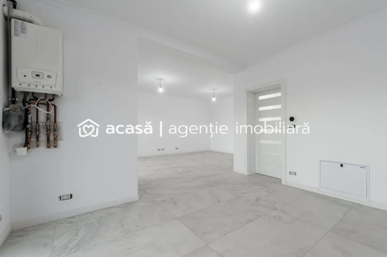 Vilă nouă cu terasă panoramică – design premium, 4 dormitoare, în Gai