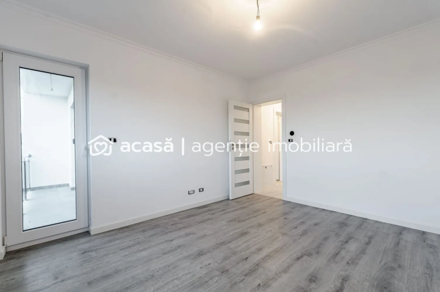 Vilă nouă cu terasă panoramică – design premium, 4 dormitoare, în Gai