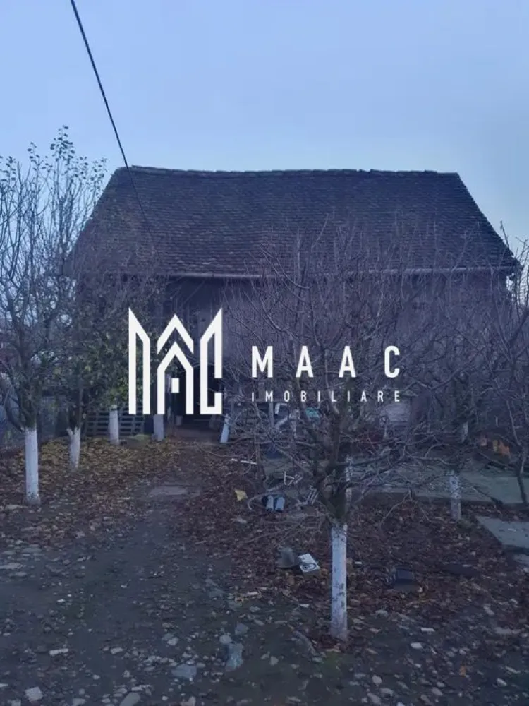 Casă spațioasă -190 mp | Sura Mare | Teren 885 mp - MAAC Imobiliare vă propune spre vânzare o casă solidă și bine întreținută, situată în Sura Mare, într-o zonă bună, liniștită și cu acces facil — strada este asfaltată și ușor accesibilă în orice sezon. Proprietatea oferă suprafețe generoase și un teren ideal pentru familie, agricultură sau activități gospodărești. Compartimentare: - Parter inalt: 3 camere mari, luminoase Bucătărie spațioasă Hol Cămară Baie cu cadă Pod generos, cu multiple posibilități de amenajare (depozitare sau mansardare) - Demisol: Bucătărie suplimentară Hol - Pivniță mare, întinsă sub toată casa — excelentă pentru depozitare, vinotecă, conserve sau spațiu tehnic Dotări & utilități: Încălzire centrală pe gaz Calorifere în toate încăperile Construcție solidă, ideală pentru familie sau investiție Teren și anexe — 885 mp: Grădină mare, ideală pentru legume, pomi fructiferi sau zonă de relaxare Șură Anexe gospodărești Filigorie perfectă pentru timp petrecut în aer liber Curte betonată Loc de parcare acoperit la intrarea în curte Locație: Sura Mare, jud. Sibiu — zonă sigură, cu vecini buni, acces rapid către Sibiu și facilități esențiale (școli, magazine, transport). Se accepta si schimb cu apartament situat la parter sau etaj 1 plus diferență 📞Contactează-ne pentru mai multe detalii sau informații, specificați ca ați văzut anunțul cu ID: CP2816962! }}