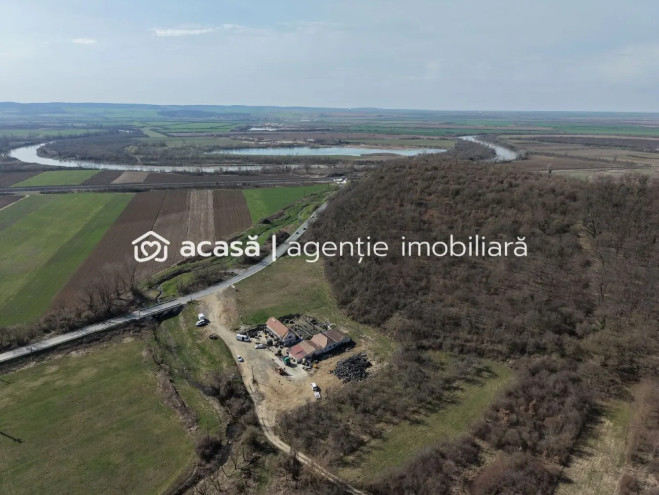 Oportunitate Investitie! Proprietate comerciala/industriala în Paulis - Îți prezentăm o oportunitate excelentă pentru dezvoltarea unei afaceri! Comision 0% la cumpărător. Atenție, prețul este fără TVA. 📍 Detalii Proprietate: Suprafață Teren: 12732 mp intravilan Clădiri: 450 mp Locație: Paulis, cu acces direct din DN7, la intersecția cu Valea Cladovei. Această proprietate oferă un potențial imens pentru diverse tipuri de afaceri, datorită amplasării strategice și a dimensiunii generoase. 💼 Utilizări Posibile: Spații comerciale Centre logistice Proiecte industriale Nu rata ocazia de a investi într-o zonă cu un potențial de dezvoltare ridicat! Contactează-ne pentru mai multe informații și pentru a programa o vizionare la 0724 694 458 Dorel Vereș consultant imobiliar,✨ Agentia Imobiliară ACASĂ - Împreună construim viitorul! ✨ Nu dispui de toată suma? Te ajutăm noi gratuit! Îți obținem oferte de la 16 bănci. Ai o proprietate de vânzare în Arad și vrei să știi cât valorează cu adevărat? Sună-mă pentru o evaluare gratuită, fără obligații. Birou: ACASĂ | Agenție imobiliară Arad }}