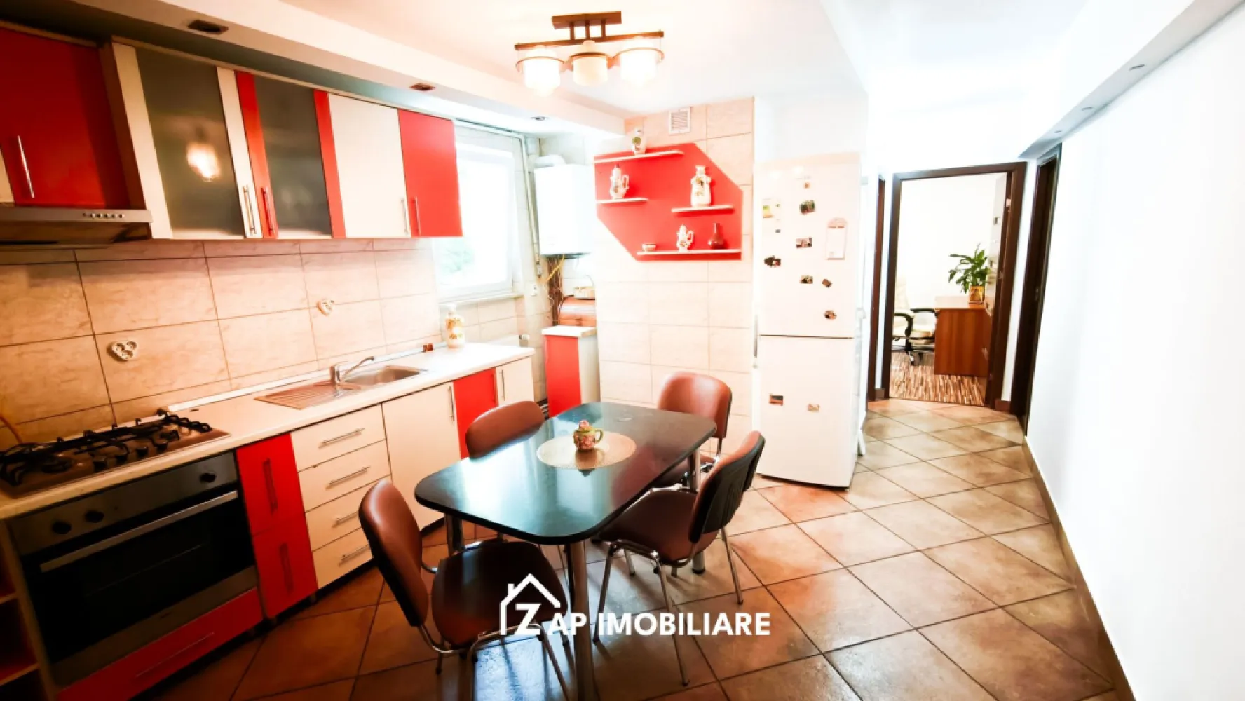 Tudor - Apartament 3 camere confort 1 - Str Moldovei - - Mentionati ID-ul proprietatii cand apelati: CP3197368
Contact ⓪⑦②⑥ ②②③ ⑧⑧⑥ Sebastian

Zap Imobiliare vă propune spre închiriere un apartament decomandat cu 3 camere, confort 1, situat în Târgu Mureș, în cartierul Tudor, pe strada Moldovei. Locuința este amplasată la etajul 3 dintr-un imobil cu 4 niveluri și oferă o suprafață utilă generoasă de 65 mp, fiind ideală pentru o familie sau persoane care își doresc un spațiu aerisit și excelent poziționat.

-- Suprafață utilă: 65 mp
-- Compartimentare: Decomandat – 1 living primitior, 2 dormitoare intime, 1 bucătărie, 1 baie, 1 hol și 1 balcon închis.
-- Dotări și utilități: Centrală termică proprie, calorifere, geamuri termopan, ușă metalică la intrare, mașină de spălat rufe, frigider, aragaz și sistem de alarmă pentru un plus de siguranță.

Locuința se închiriază complet mobilată și utilată, fiind pregătită pentru mutare imediată. Proprietatea se află într-o zonă cu un confort deosebit, în imediata apropiere a tuturor facilităților urbane: mijloace de transport în comun, magazine, unități de învățământ de toate gradele, piață, parc, bănci și farmacii.

Preț închiriere: 390 Euro / lună + garantie
Comisionul perceput este de 50% din valoarea primei chirii și se plătește o singură dată, în momentul semnării contractului de închiriere.

Acest anunț nu corespunde cerințelor tale? Sună la numărul afișat în anunț și unul dintre agenții noștri te va ajuta cu alte oferte personalizate în funcție de cerințele tale.

Contact ⓪⑦②⑥ ②②③ ⑧⑧⑥ Sebastian