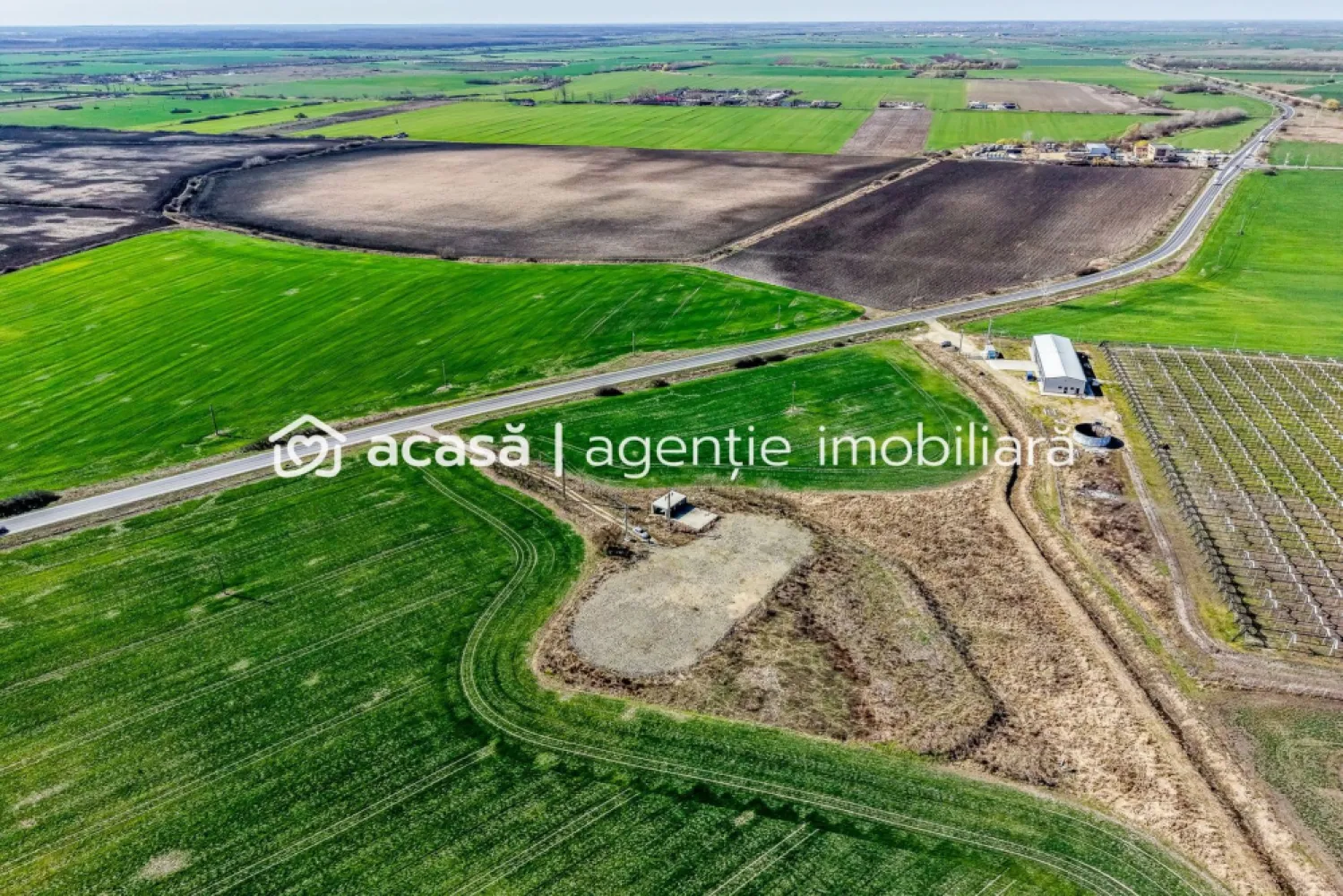 🌟 Oportunitate Investiție! Teren Intravilan zona service DAF vest 🌟 - Visezi să dezvolți un proiect de succes? Avem pentru tine o parcelă generoasă de 5229 mp situată în zona Hanul de la Răscruce, perfectă pentru dezvoltarea unei afaceri de genul benzinărie, logistic sau construcție hale depozitare! Comision 0% la cumpărător. Atenție, prețul este fără TVA. 📍 Locație Ideală: Terenul se află în apropierea Service-ului TIR DAF pe DN7, la doar câțiva pași de Parcul Logistic LIDL și de accesul rapid la autostrada A1. 🏗️ Potrivit pentru: Hale industriale Parc logistic Diverse proiecte comerciale Această oportunitate nu trebuie ratată! Contactează-mă pentru mai multe detalii și pentru a programa o vizionare la 0724 694 458 Dorel Vereș consultant imobiliar. Fă primul pas spre realizarea visului tău de afaceri! ✨ Agentia Imobiliară ACASĂ - Împreună construim viitorul! ✨ Nu dispui de toată suma? Te ajutăm noi gratuit! Îți obținem oferte de la 16 bănci. Ai o proprietate de vânzare în Arad și vrei să știi cât valorează cu adevărat? Sună-mă pentru o evaluare gratuită, fără obligații. Birou: ACASĂ | Agenție imobiliară Arad Bulevardul Decebal 2, Arad 310133 }}
