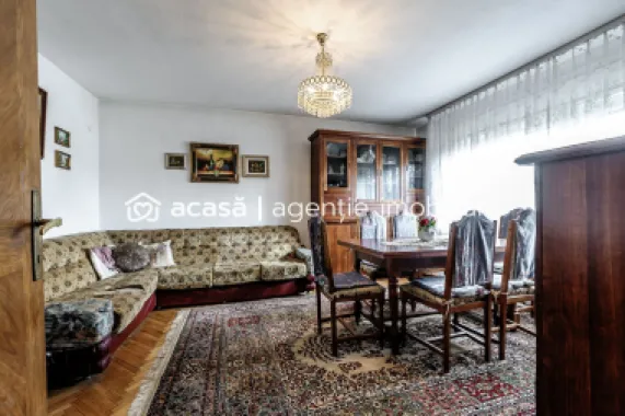 Casă din cărămidă cu 8 camere – zonă liniștită, LIPOVA