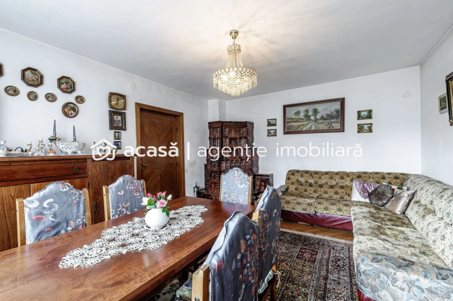 Casă din cărămidă cu 8 camere – zonă liniștită, LIPOVA