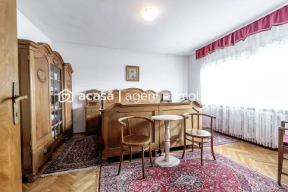 Casă din cărămidă cu 8 camere – zonă liniștită, LIPOVA