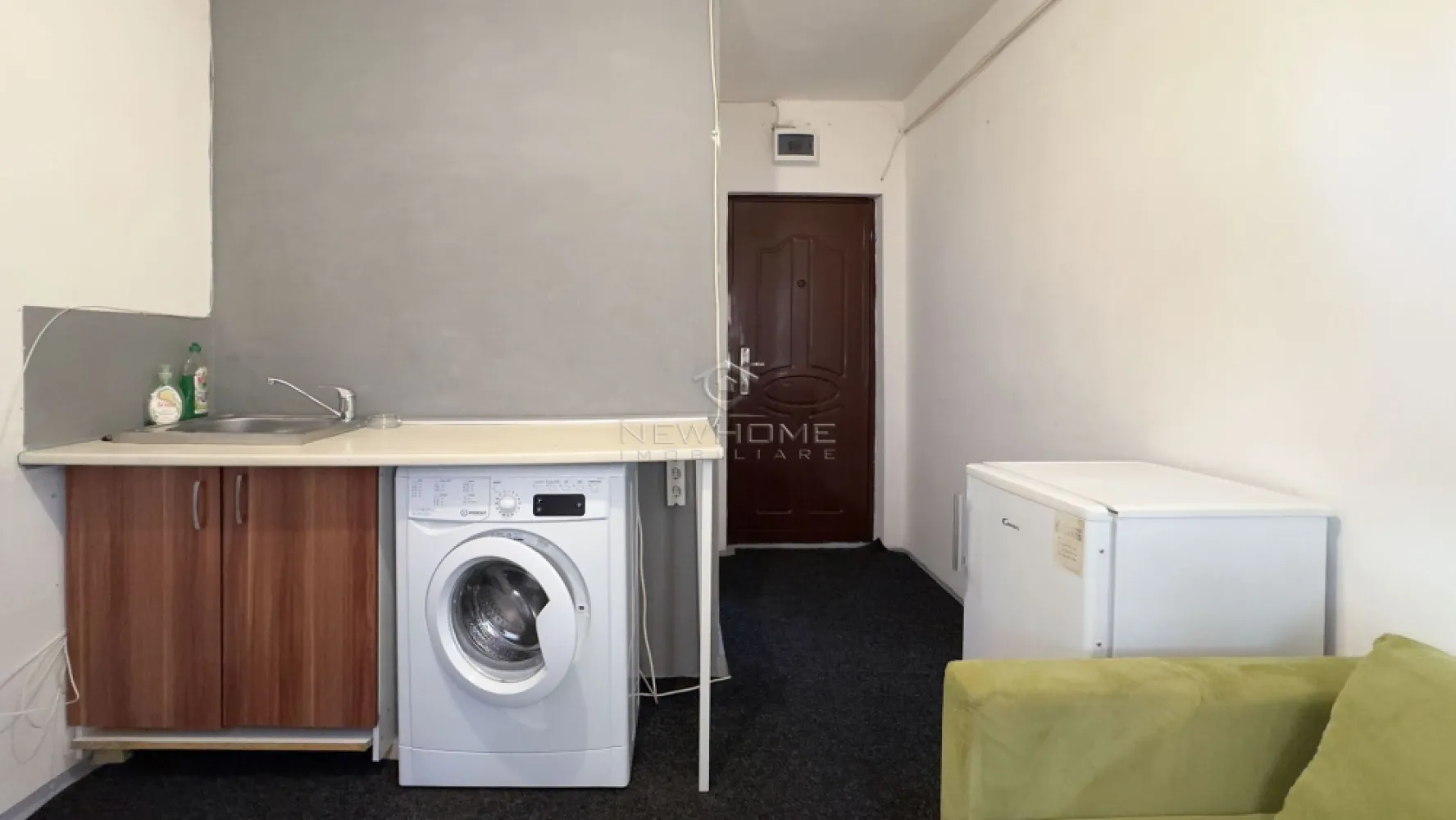 Apartament 1 camere, zona Interservisan Gheorgheni - NewHOME Imobiliare ofera in EXCLUSIVITATE spre inchiriere apartament cu 1 camera, situat pe Str. Liviu Rebreanu, zona Interservisan, cartier Gheorgheni. Apartamentul este amplasat la etajul 4 din 4. Dispune de suprafata utila de 12 mp. Compartimentat astfel: hol, baie, camera. Avand in vedere poziția si avantajele zonei este una de interes, datorita pozitionarii fiind in apropiere de Iulius Mall, Baza, Sportiva, Fsega, dar si catre toate punctele de interes. Pentru mai multe informatii si pentru a programa o vizionare, contactati-ne cu incredere!