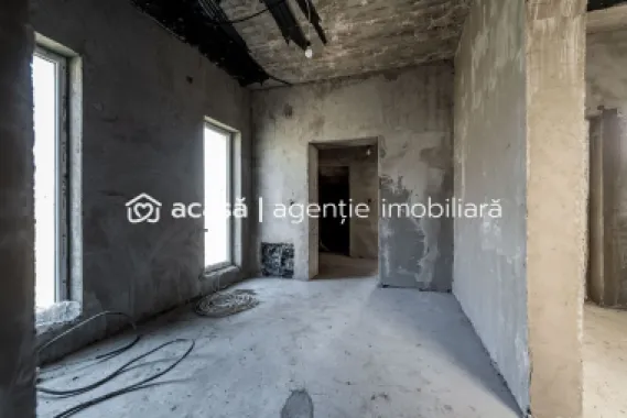 Casă nouă cu etaj semifinalizată în Aradul Nou