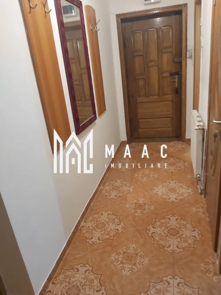 Apartament 2 camere | 54 mp | Parter | Pretabil spațiu comercial | Zona Milea - MAAC Imobiliare vă propune spre vânzare un apartament decomandat cu 2 camere, situat la parter, în zona Bulevardul Vasile Milea, în apropiere de OMV, o locație cu vad bun și acces facil din Sibiu. Caracteristici principale • Suprafață utilă: 54 mp • compartimentare decomandată • situat la parter • se vinde complet mobilat și utilat Avantaje • poziționare excelentă, cu vizibilitate bună • pretabil pentru schimbare de destinație în spațiu comercial • ideal pentru birouri, salon, cabinet sau investiție • acces facil către principalele artere ale orașului Această proprietate reprezintă o oportunitate excelentă, atât pentru locuință, cât și pentru dezvoltarea unei afaceri. 📞 Pentru mai multe detalii sau pentru programarea unei vizionări, vă rugăm să ne contactați și să menționați ID-ul proprietății: CP2996312. }}
