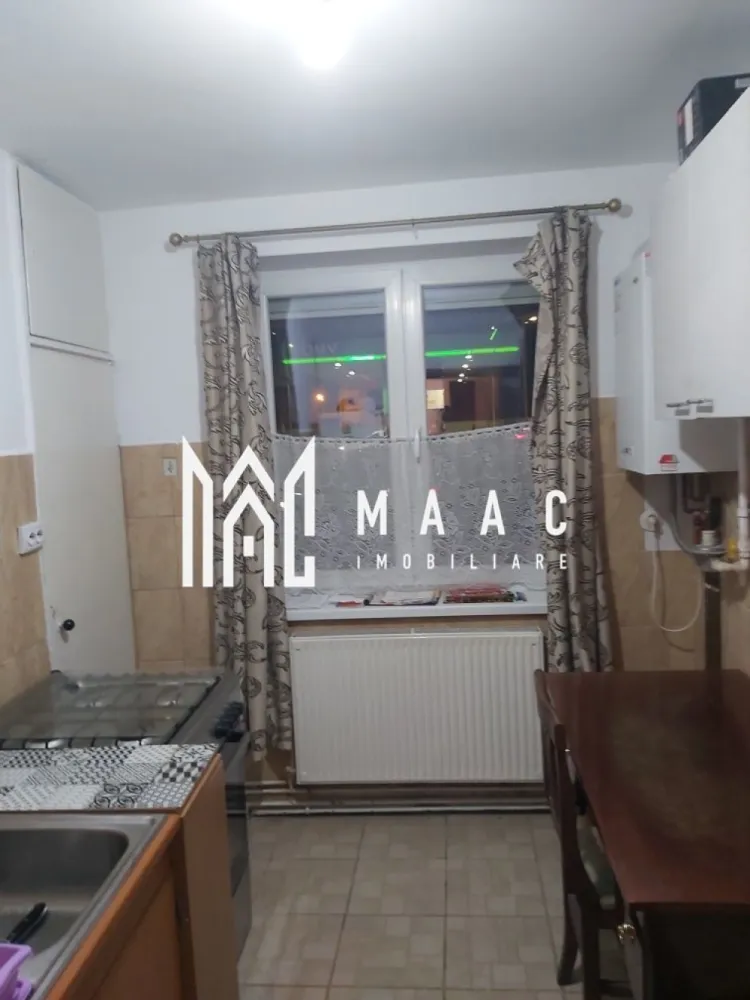 Apartament 2 camere | 54 mp | Parter | Pretabil spațiu comercial | Zona Milea - MAAC Imobiliare vă propune spre vânzare un apartament decomandat cu 2 camere, situat la parter, în zona Bulevardul Vasile Milea, în apropiere de OMV, o locație cu vad bun și acces facil din Sibiu. Caracteristici principale • Suprafață utilă: 54 mp • compartimentare decomandată • situat la parter • se vinde complet mobilat și utilat Avantaje • poziționare excelentă, cu vizibilitate bună • pretabil pentru schimbare de destinație în spațiu comercial • ideal pentru birouri, salon, cabinet sau investiție • acces facil către principalele artere ale orașului Această proprietate reprezintă o oportunitate excelentă, atât pentru locuință, cât și pentru dezvoltarea unei afaceri. 📞 Pentru mai multe detalii sau pentru programarea unei vizionări, vă rugăm să ne contactați și să menționați ID-ul proprietății: CP2996312. }}