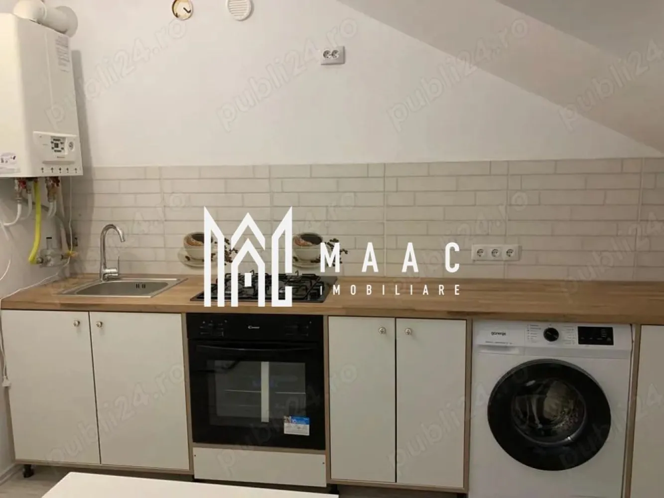 Apartament tip studio | 37 mp | Bloc nou | Ideal investiție - MAAC Imobiliare vă propune spre vânzare un apartament modern, ideal atât pentru locuit, cât și pentru investiție, situat într-un imobil nou din Sibiu. Locuința are o suprafață de 37 mp și este compartimentată eficient, oferind posibilitatea de adaptare în funcție de nevoi. Caracteristici principale • bucătărie + living decomandate • posibilitate de compartimentare a bucătăriei • situat la etajul 4 din 4 • imobil construcție nouă Avantaje • ideal pentru investiție (închiriere) sau locuință proprie • compartimentare flexibilă • bloc nou, eficient energetic Sunt disponibile 2 apartamente situate pe același etaj, dintre care: • unul beneficiază de loc de parcare inclus 💰 Pentru achiziția ambelor apartamente, prețul este negociabil – oportunitate excelentă pentru investitori. 📞 Pentru mai multe detalii sau pentru programarea unei vizionări, vă rugăm să ne contactați și să menționați ID-ul proprietății: CP2993833. }}