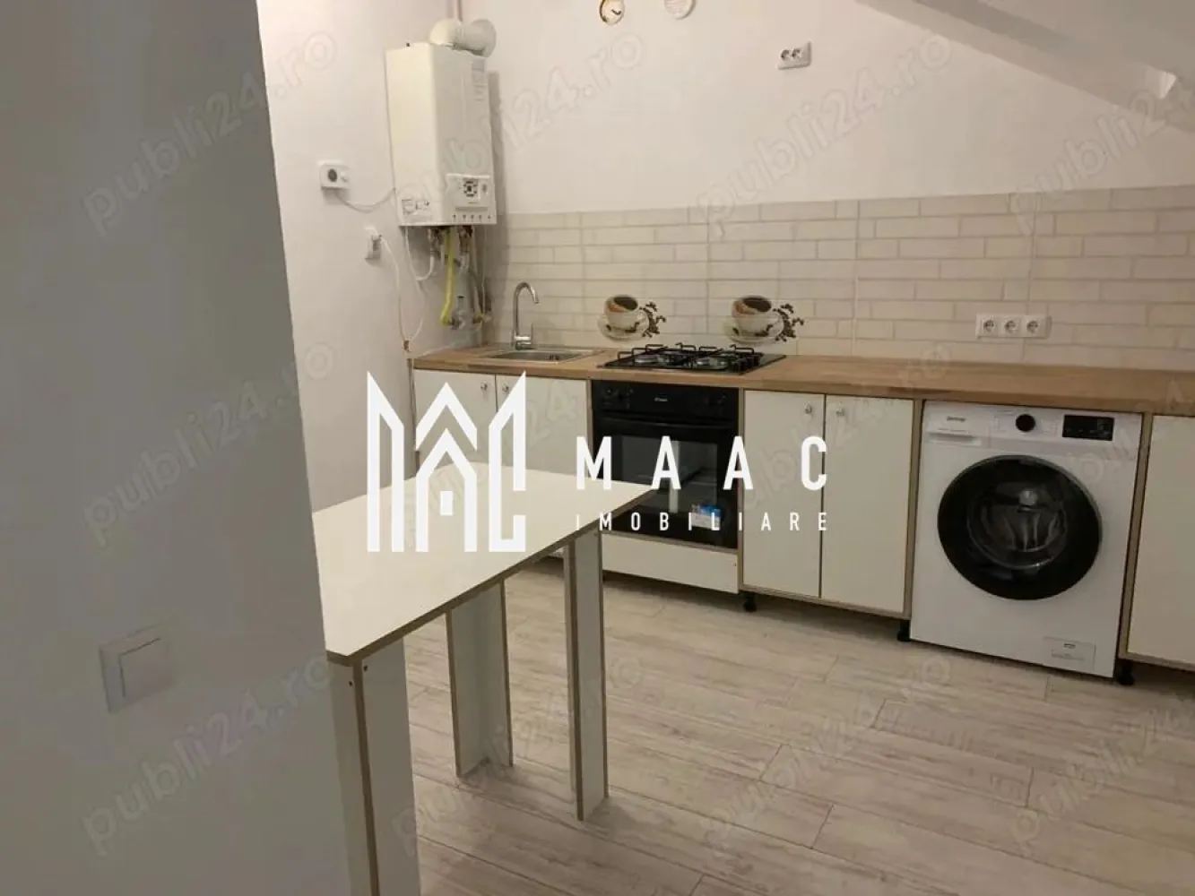 Apartament tip studio | 37 mp | Bloc nou | Ideal investiție - MAAC Imobiliare vă propune spre vânzare un apartament modern, ideal atât pentru locuit, cât și pentru investiție, situat într-un imobil nou din Sibiu. Locuința are o suprafață de 37 mp și este compartimentată eficient, oferind posibilitatea de adaptare în funcție de nevoi. Caracteristici principale • bucătărie + living decomandate • posibilitate de compartimentare a bucătăriei • situat la etajul 4 din 4 • imobil construcție nouă Avantaje • ideal pentru investiție (închiriere) sau locuință proprie • compartimentare flexibilă • bloc nou, eficient energetic Sunt disponibile 2 apartamente situate pe același etaj, dintre care: • unul beneficiază de loc de parcare inclus 💰 Pentru achiziția ambelor apartamente, prețul este negociabil – oportunitate excelentă pentru investitori. 📞 Pentru mai multe detalii sau pentru programarea unei vizionări, vă rugăm să ne contactați și să menționați ID-ul proprietății: CP2993833. }}