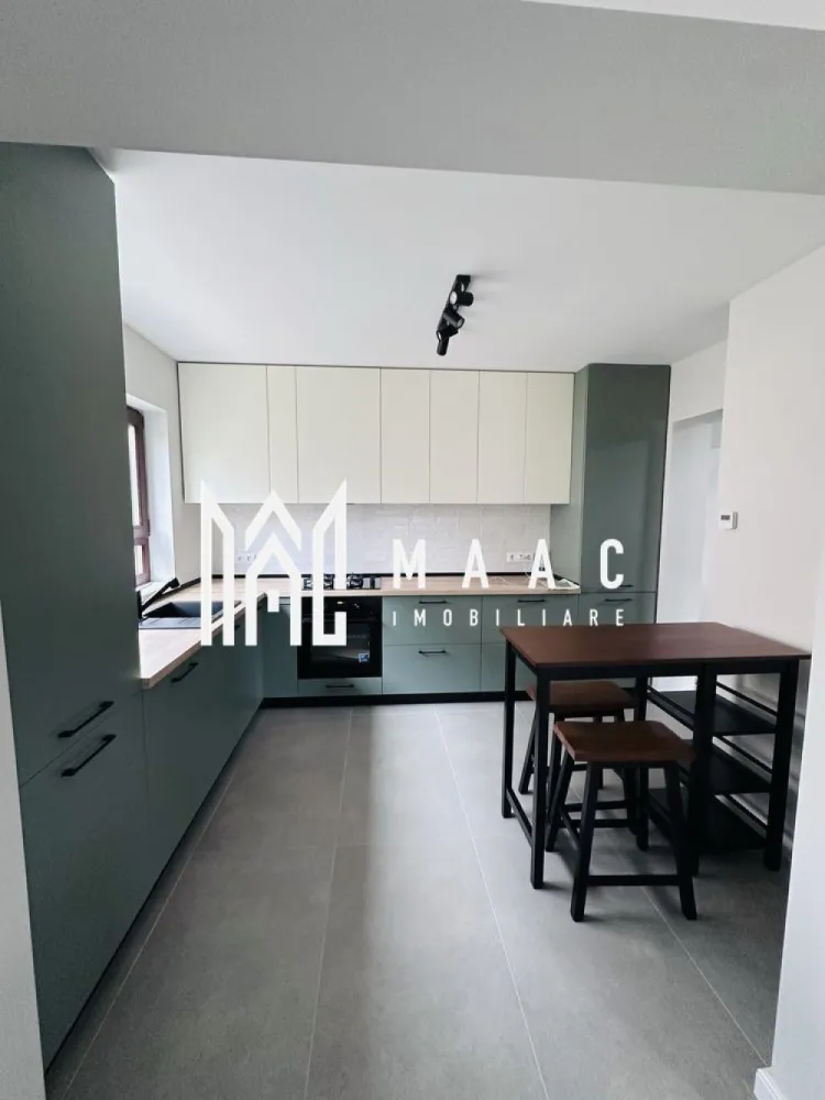 Casa de vanzare in Cisnadie - Persoană fizică vând casă, construcție nouă în Cisnădie, str Lungă, aproape de centru, școli grădinițe și principalele puncte de interes. Casa este situate pe un teren în suprafață de 427 mp și are o suprafață utilă de 120mp. La parter este compusă din hol de acces, baie, dormitor/birou, bucătărie open space (poate fi închisă), debara sub scări și living cu dinning iar în zona de etaj regăsim 1 dormitor matrimonial cu baie proprie/dressing room, 2 dormitoare și 1 baie. Aceasta proprietate se predă mobilată și utilată, exact cum este prezentată în fotografii. }}