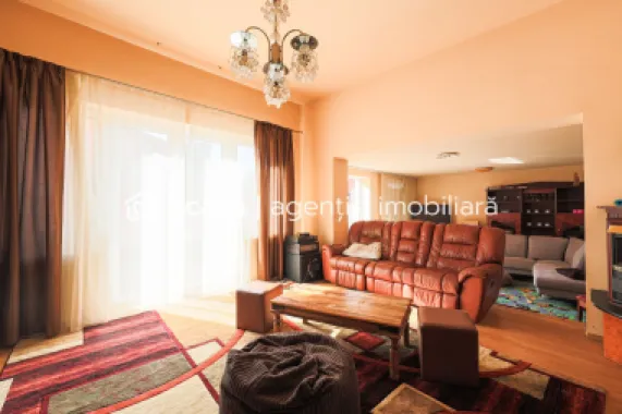 Vilă cu 6 camere în zona rezidențială - Poltura