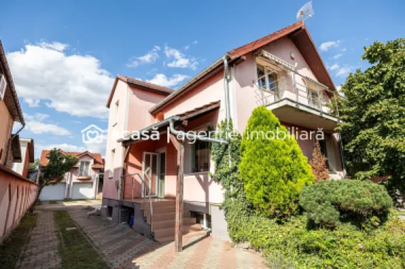 Vilă cu 6 camere în zona rezidențială - Poltura