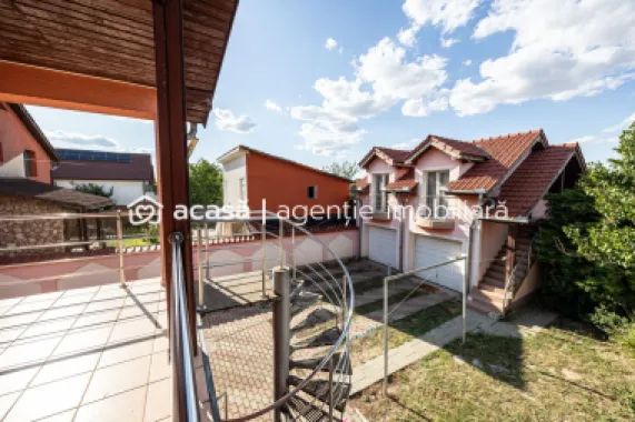 Vilă cu 6 camere în zona rezidențială - Poltura