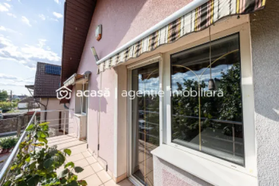 Vilă cu 6 camere în zona rezidențială - Poltura