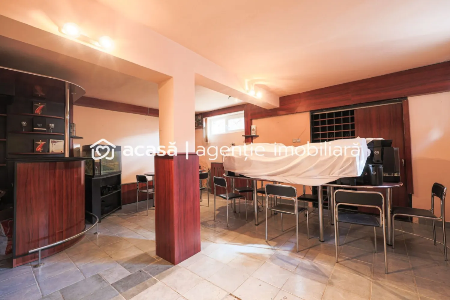 Vilă cu 6 camere în zona rezidențială - Poltura