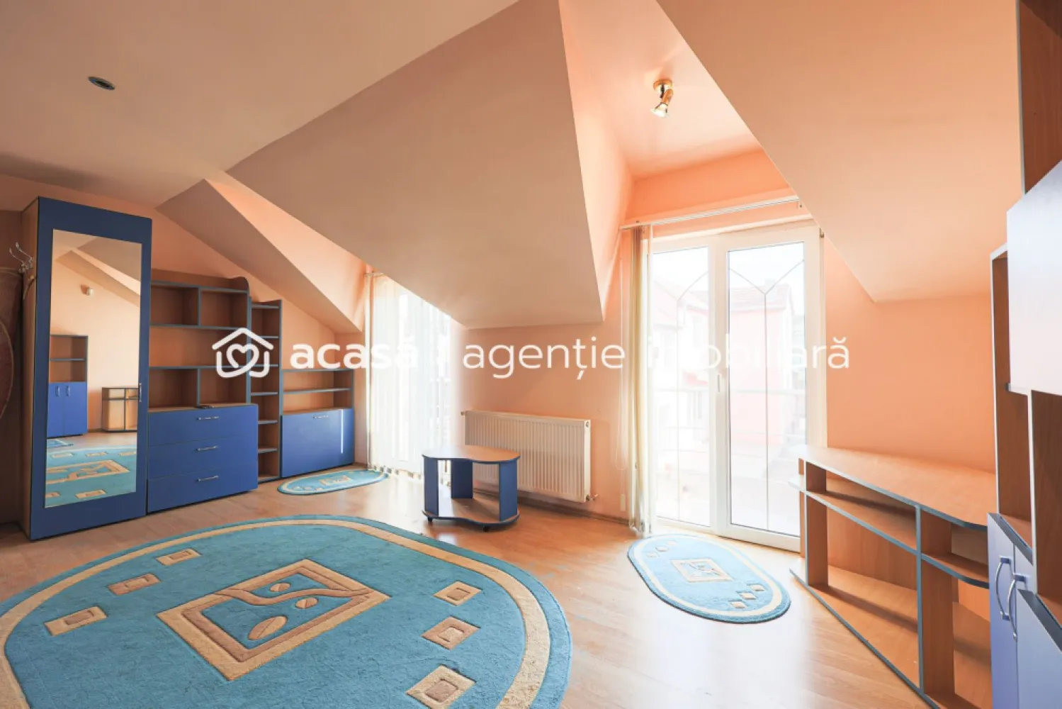 Vilă cu 6 camere în zona rezidențială - Poltura