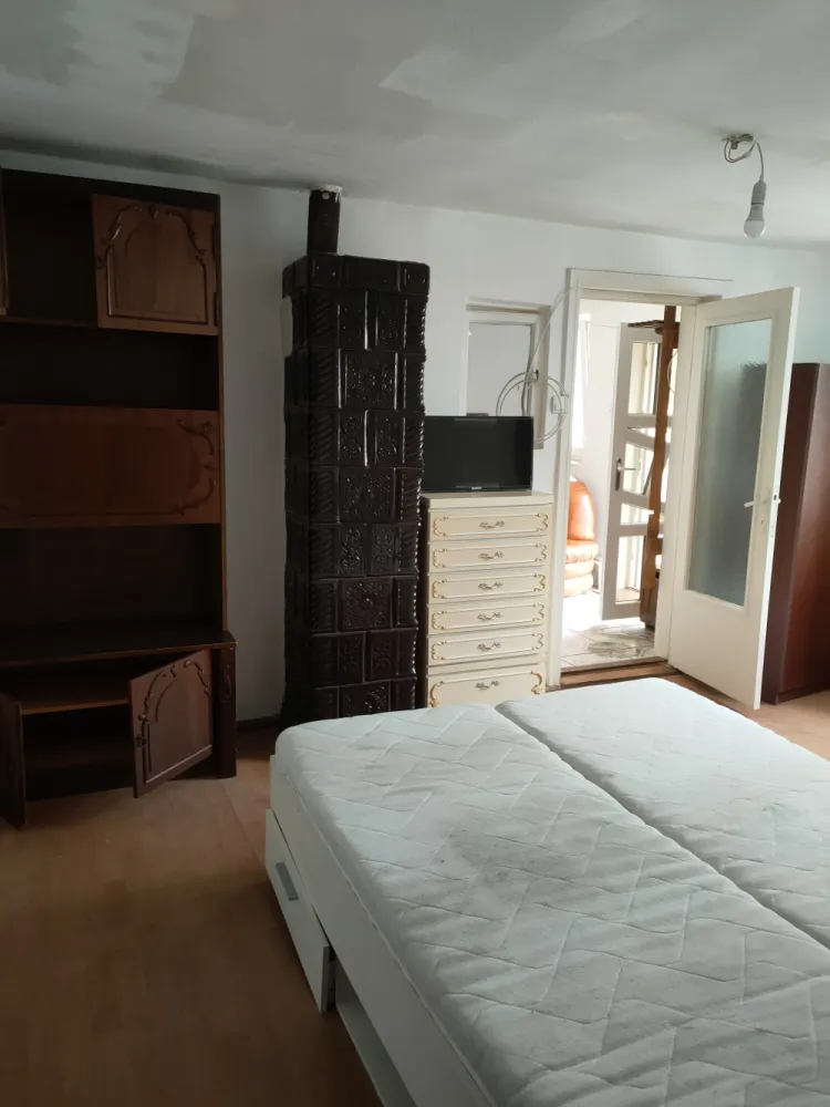 Apartament la casa de inchiriat