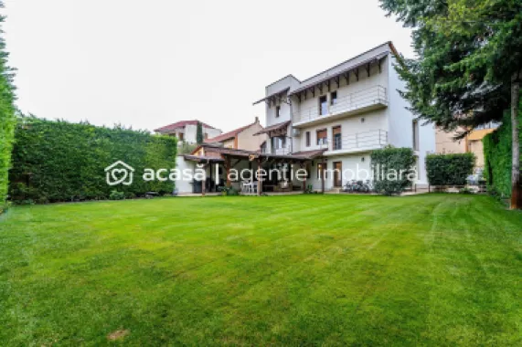 Vilă exclusivistă pe malul Mureșului – design modern si teren generos