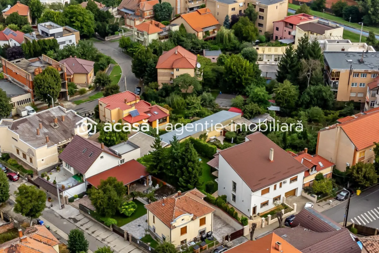 Vilă exclusivistă pe malul Mureșului – design modern si teren generos