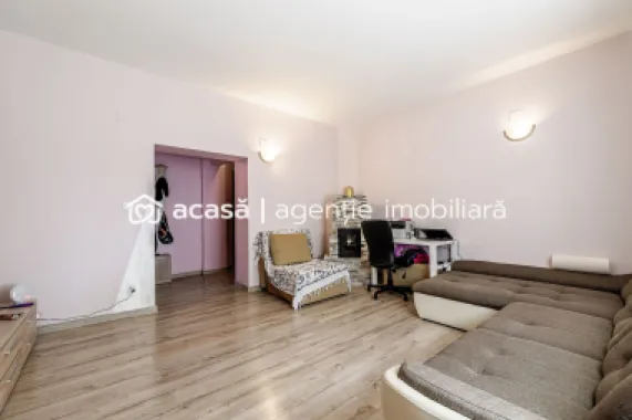 Apartament 2 camere spatios la casa individuala zona centrala