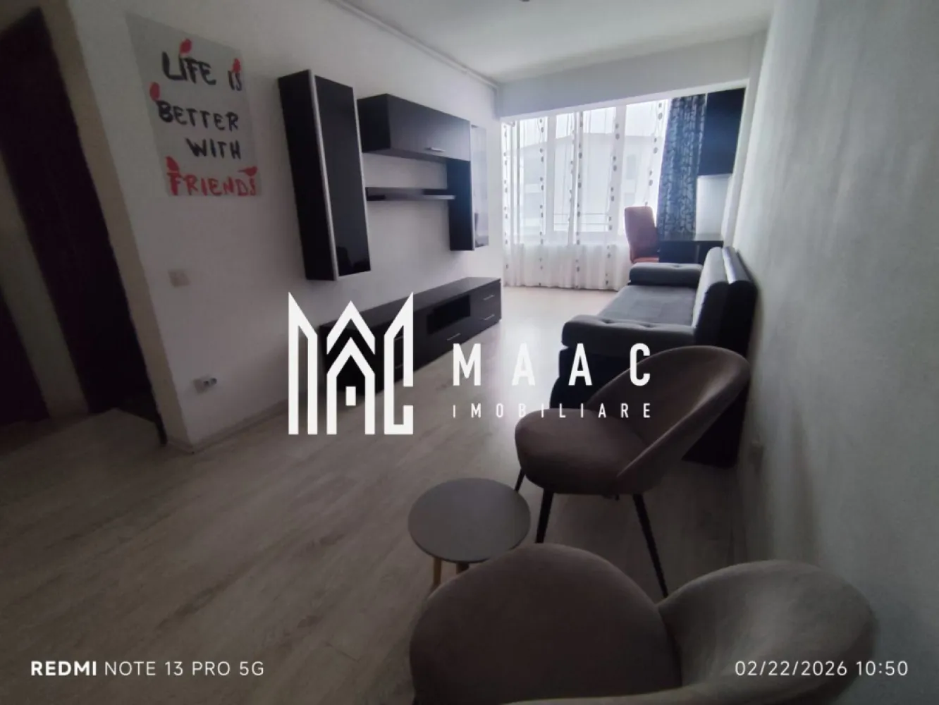 Apartament 2 Camere I Petfriends I Doamna Stanca - MAAC Imobiliare vă propune spre închiriere un apartament modern cu 2 camere, situat în Șelimbăr, pe strada Doamna Stanca, într-un complex rezidențial apreciat, aflat în imediata apropiere a Kaufland Șelimbăr și la doar câteva minute de Shopping City Sibiu. Locuința are o suprafață utilă de 42 mp (exclus balcon) și este compartimentată eficient, oferind un spațiu bine organizat: living open space cu bucătărie complet echipată dormitor spațios Apartamentul este complet mobilat și utilat cu mobilier modern și electrocasnice de calitate, fiind pregătit pentru mutare imediată. Printre dotări se numără: mașină de spălat rufe frigider, aragaz și cuptor Condiții de închiriere: se acceptă animale de companie disponibilitate imediata. Pentru mai multe detalii și programarea unei vizionări, vă invităm să ne contactați, menționând ID-ul-CP2996489 }}