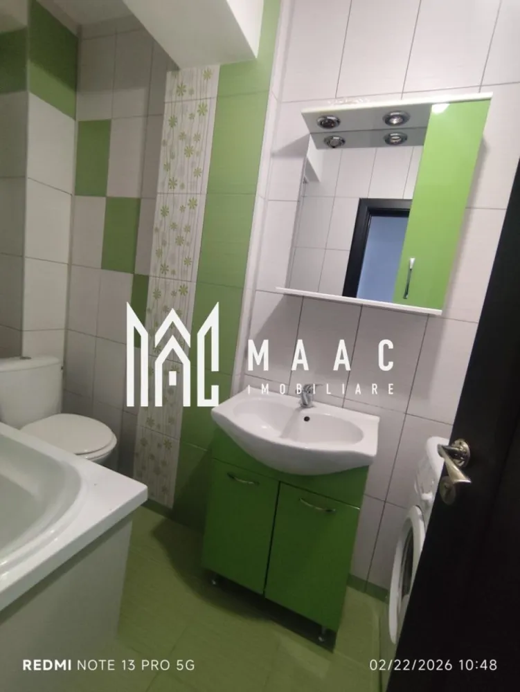 Apartament 2 Camere I Petfriends I Doamna Stanca - MAAC Imobiliare vă propune spre închiriere un apartament modern cu 2 camere, situat în Șelimbăr, pe strada Doamna Stanca, într-un complex rezidențial apreciat, aflat în imediata apropiere a Kaufland Șelimbăr și la doar câteva minute de Shopping City Sibiu. Locuința are o suprafață utilă de 42 mp (exclus balcon) și este compartimentată eficient, oferind un spațiu bine organizat: living open space cu bucătărie complet echipată dormitor spațios Apartamentul este complet mobilat și utilat cu mobilier modern și electrocasnice de calitate, fiind pregătit pentru mutare imediată. Printre dotări se numără: mașină de spălat rufe frigider, aragaz și cuptor Condiții de închiriere: se acceptă animale de companie disponibilitate imediata. Pentru mai multe detalii și programarea unei vizionări, vă invităm să ne contactați, menționând ID-ul-CP2996489 }}