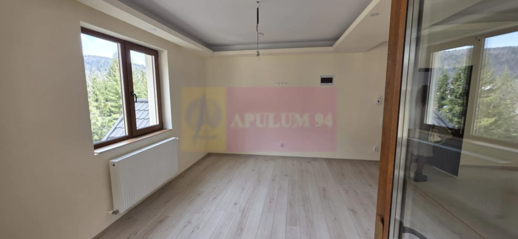 Apartament 2 camere, etaj 1, de vanzare in Busteni - Apartament 2 camere – Bușteni | Parter | Terasă proprie | Aproape de pârtia Kalinderu 
Agenția imobiliară Mervani vă propune spre vânzare un apartament modern cu 2 camere, situat la parterul unui bloc nou, într-o zonă excelentă din Bușteni, aproape de Pârtia Kalinderu și de centrul orașului.

Locația oferă acces rapid către atracțiile turistice, dar și liniște și aer curat de munte.
Detalii apartament:

Suprafață utilă: 49 mp
Situat la etaj 1
Terasă proprie
Compartimentare practică și luminoasă:

 living cu bucătărie open-space
 dormitor
 baie cu duș
 balcon

Dotări și beneficii:

 tâmplărie PVC cu geam tripan
 centrală termică proprie
 bloc izolat cu termosistem de 10 cm
 ușă de intrare metalică de calitate
 construcție solidă pe cadre de beton și cărămidă Porotherm
 loc de parcare în fața imobilului

Preț: 100.000 Euro + TVA

 Proprietatea este ideală pentru:
 locuință permanentă
 casă de vacanță
 investiție în regim turistic

Pentru mai multe detalii sau programarea unei vizionări:
Agenția Imobiliară Mervani
0729 935 536
